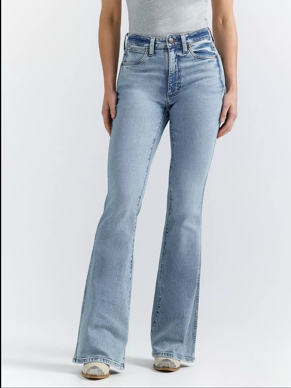 Wrangler Retro Women’s High-Rise Flare Jeans. 31